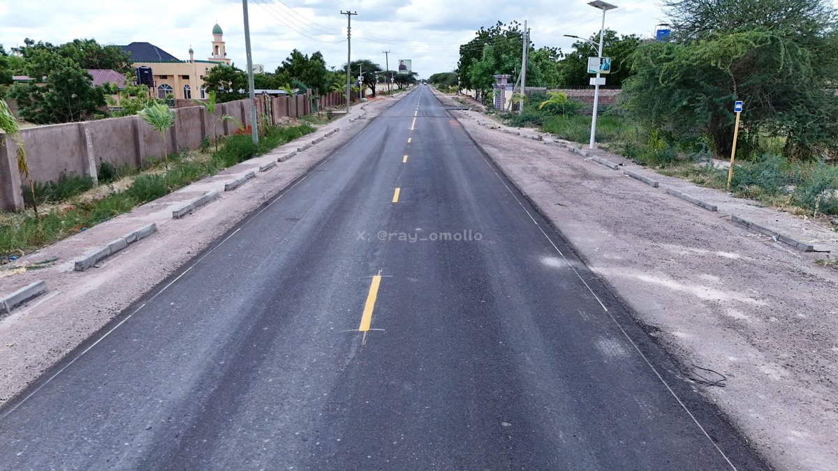 BillowKerrow's tweet photo. All roads lead to Wajir, North Eastern Kenya for Madaraka Day celebrations tomorrow, insha Allah. The oldest & most beautiful city in the North. The cradle of NE Kenya political movements in the 1960s. A first in many ways. The transformation is astounding. Special thanks to all those leaders who made it happen. @HEAhmedJiir @WilliamsRuto