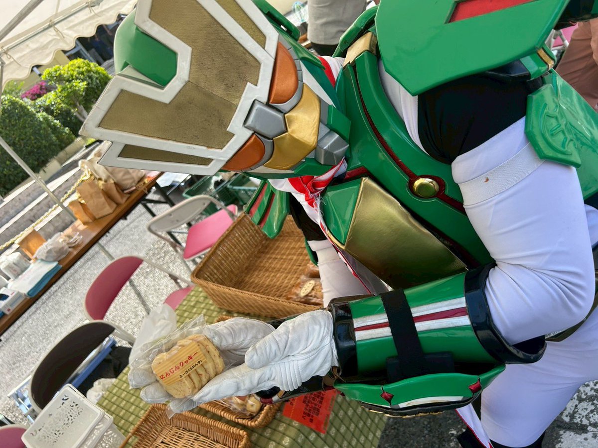 Genkider_J's tweet photo. 八王子平和の家ショー、無事に終わりました！ショーの後のグリーティング、たくさんのお店を回りました。応援、ありがとうございました！！ https://t.co/k139YwY9SO