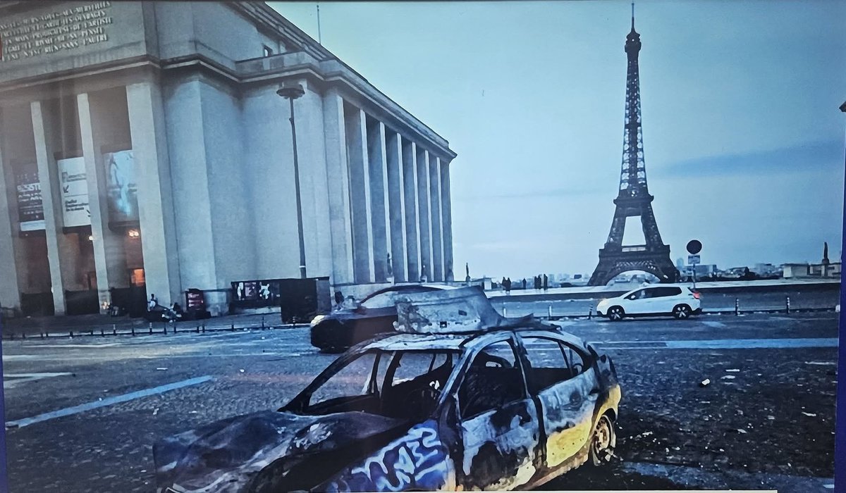 olivia220's tweet photo. Paris 31 mai 2026
#FreeParis
Mais à par ça @EmmanuelMacron félicite le @PSG_inside
Pour lui ça c'est #Paris
Attention ⚠️ 2027 arrive
Vous trompez pas https://t.co/6o7mz3AhUR