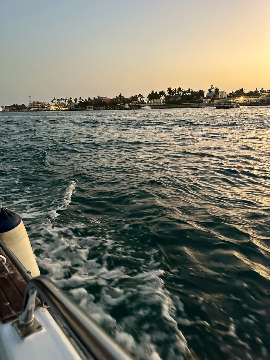 ree20j's tweet photo. انتهى يوم عرفة واطمأنت النفوس و الان سنعيش لذة استجابة دعواتنا . https://t.co/QdtS1OHslm