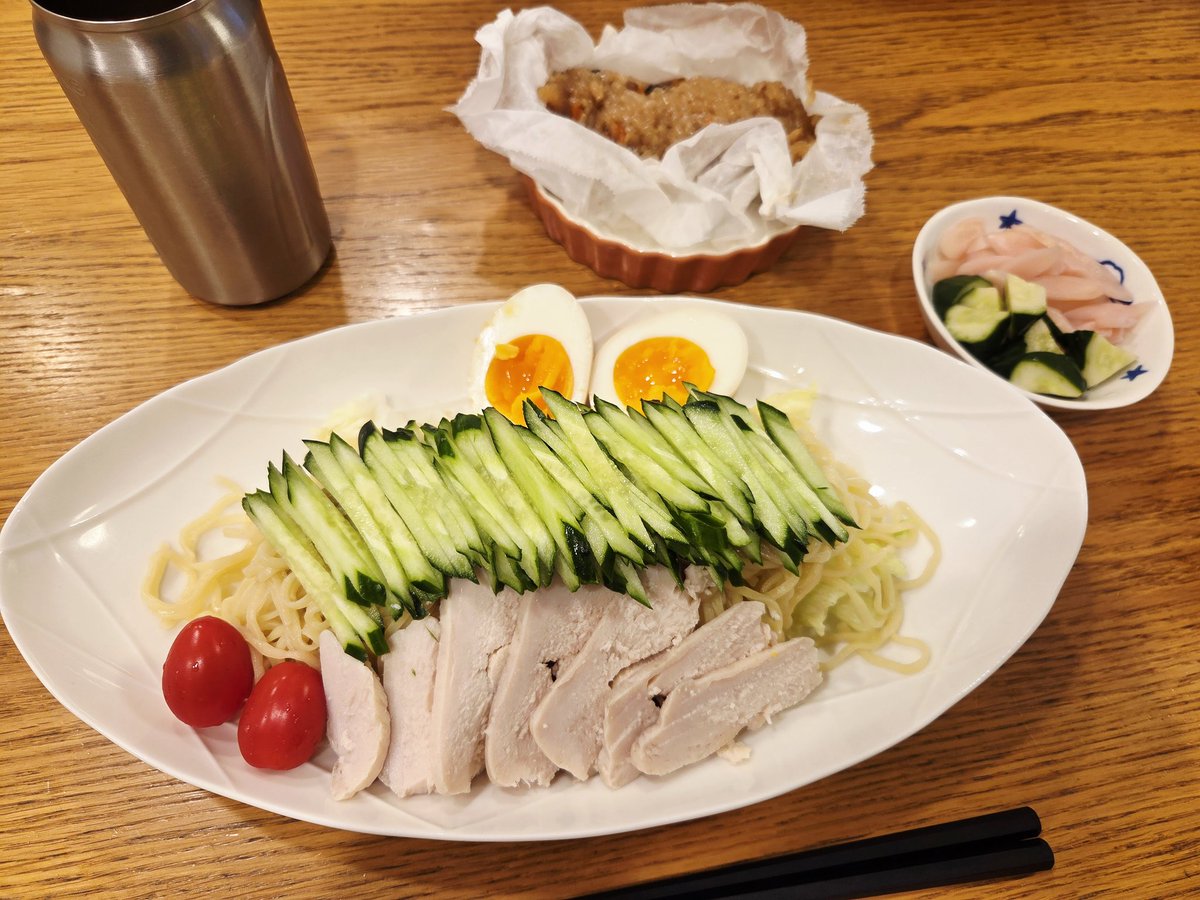 wakasma's tweet photo. 晩ごはんメモ：棒々鶏冷麺、中華ちまき(の残り)、新生姜。
なんかもう暑いので早め早めの冷し中華シーズンイン。今年も張り切って啜っていきましょうそうしましょう。 https://t.co/t3hN3ylmoP
