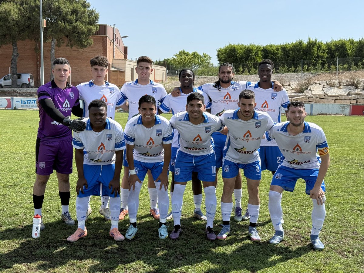 CDSarinena's tweet photo. 💙🤍𝗢𝗡𝗖𝗘 𝗜𝗡𝗜𝗖𝗜𝗔𝗟💙🤍

#BelverSariñena || #AupaSari 🔵⚪️ https://t.co/OcUtTyEoOc