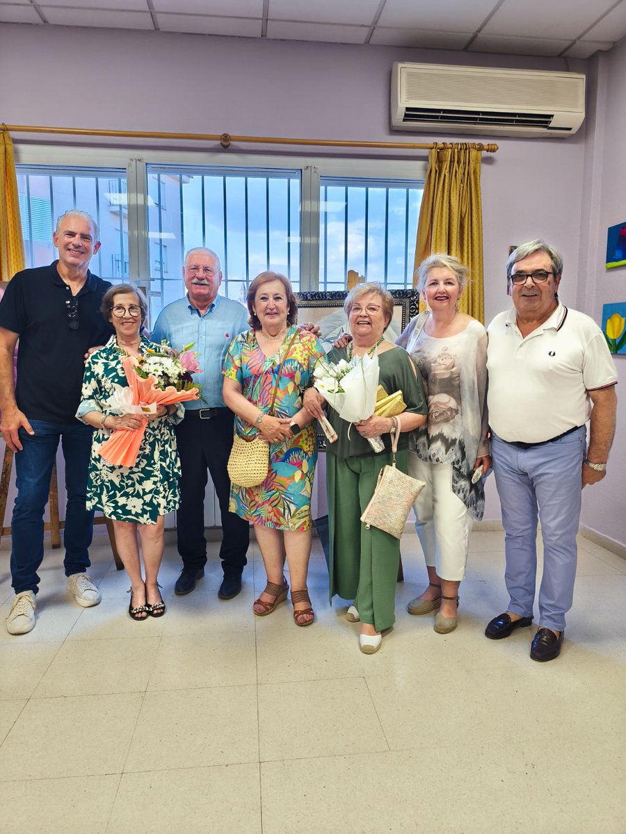 PSOEArganda's tweet photo. 🎨 Ayer estuvimos en la inauguración de la exposición “Amigos del color”, del alumnado de pintura de Puri Vedia, en la Casa Regional de Extremadura.

Una muestra llena de pasión por el arte que podrá visitarse hasta el próximo 8 de junio. ¡Enhorabuena a todos los artistas! https://t.co/xVTLWS6mnc