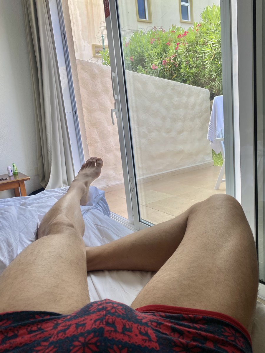 LucaL33320's tweet photo. Buongiorno cagne! Questa è la vostra vista preferita.. tremate all’idea di starmi sotto a leccarmi i piedi🦶🏻 #masteralpha #master #feetfetısh #dom #findom #moneyslave #paypig #sugardaddy #findomdrain #sub #mastercash #feet #masterslave #sniff https://t.co/ssEsHJNffp
