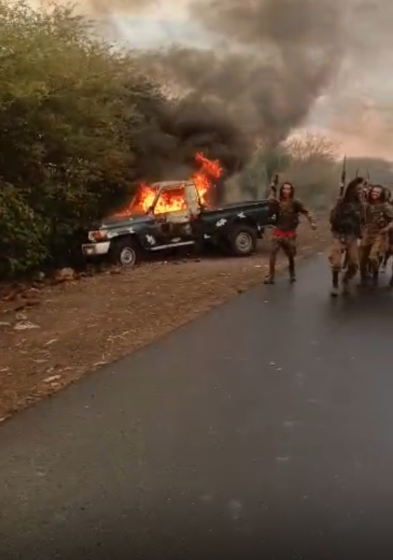 OLF_OLA's tweet photo. UPDATE — DAY 2 OF OPERATION EGEREE OROMIYAA

Two days after the declaration of Operation Egeree Oromiyaa, the OLA has continued to struck decisively against Abiy’s forces deployed to challenge OLA.  

1. Western Command struck in Boojjii Coqorsaa, overrunning the regime’s military camp in Coqorsaa town. The toll: 68 regime soldiers killed, 78 wounded. 

2. West Harargee Zone — In Daaroo Labu, at the Amsiisoo military camp, 7 killed and scores wounded. A simultaneous operation in Habroo District’s Daraartuu town saw OLA fighters seize scores of election ballot boxes that were being transported by regime soldiers. 

3. West Harargee’s Hancaar district — 10 killed, 12 wounded, weapons confiscated. Similar action was carried out in Illu Abbaa Booraa’s Algee Saachii. 

4. Northern Command struck in Wolloo, Harxummaa Fursee, at Raasaa Harruuqqee Qotiitii — 18 killed, 23 wounded. OLA forces then drove the remnants of regime forces out of Faallee and Kurfaa, pushing them back to Qiciicoo town. 

5. OLA forces liberated civilians held captive in dire conditions in Suroo  Bargudda (West Guji). Among those freed were mostly mothers — imprisoned for the  simple crime of refusing to take regime election cards or for refusing  to denounce the OLA..

Under blockade, Abiy Ahmed now resorts to helicopters for the remaining transport of election papers. Beyond what had already been delivered, the military is pre-filling ballot boxes with papers taken from Woreda Party offices — all well ahead of the so-called “election” date.
#Oromia #Ethiopia