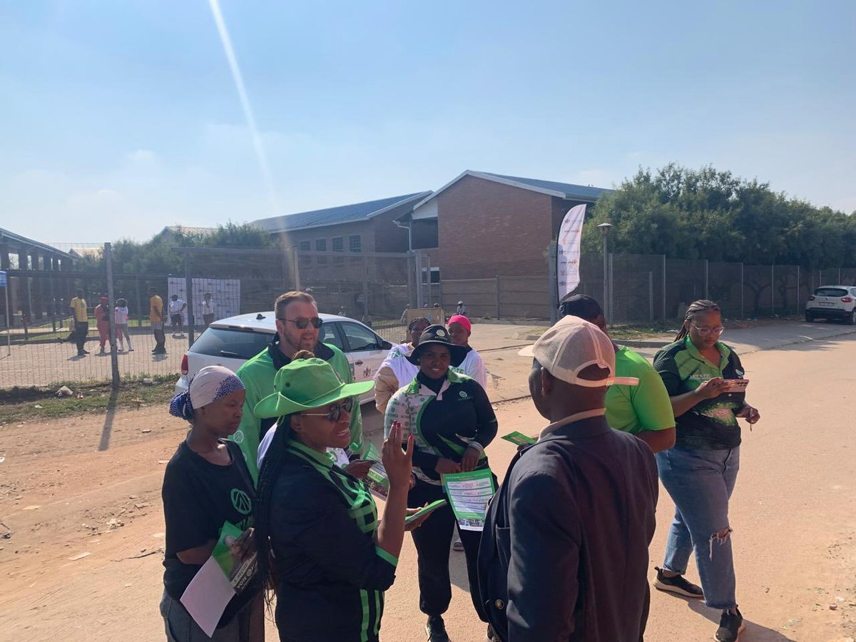 HluphiGafane's tweet photo. 📍Tshwane Olievenhoutbosch Ward 106: Ne rele ko strateng izolo! #5moreyears #MogomaTšhemong 🫡💚 https://t.co/INiag7lTgB