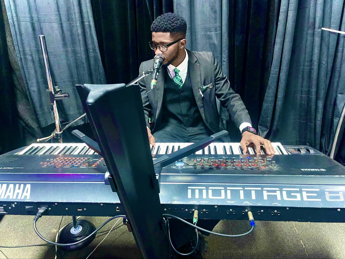 DrCredodo's tweet photo. used the right keys in church today. 🎹😄

there’s something about worship that keeps me grounded and reminds me why I keep showing up, even when building gets tough.

Put God first.
After service, it’s back to building @useCrelit ©️

Wishing everyone a blessed Sunday!💙✨ https://t.co/HEtXyCRH8L