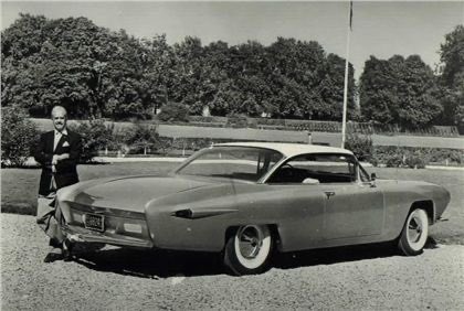 AdSnuit's tweet photo. @phn16 At -26 the Cadillac by Raymond Loewy: strange, but fascinating…. https://t.co/DdeNmqm4uu