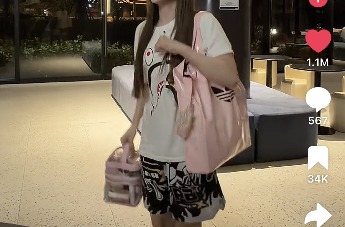 s8foqil's tweet photo. ส่งต่อกระเป๋า adidas lifestyle adicolor shopper bag ( red ) รุ่นอั่งเปาส์ สีแดง 🍎

🪽 1250 รวมส่ง ใหม่เคยออกจากบ้าน 1 ครั้งค่า
 
#ส่งต่อกระเป๋า #กระเป๋ามือสอง #โล๊ะตู้ #เสื้อผ้ามือสอง #ส่งต่อเสื้อผ้า #ส่งต่อstylist #ส่งต่อvghbkk #ส่งต่อadidas #adidasthailand https://t.co/XrgqqY3omb