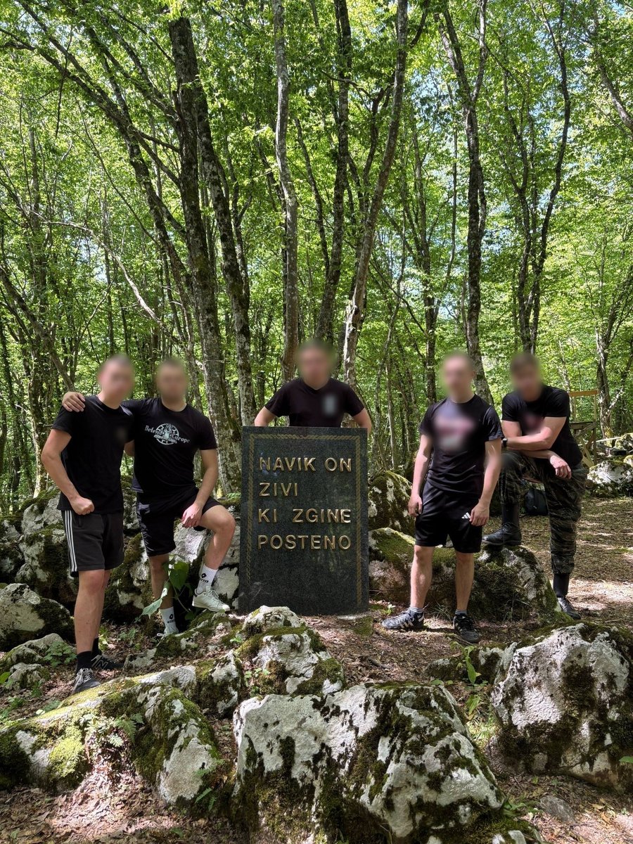 PrevratH's tweet photo. SRETAN DAN DRŽAVNOSTI!

Mladi prevratnici su danas odradili dobrovoljnu radnu akciju pomogavši u čišćenju terena jame Jazovke pred komemoraciju.

Vidimo se 22. lipnja na Jazovci i još jednom vam sretan dan državnosti!

PREVRAT! https://t.co/1d5BOUQyT9