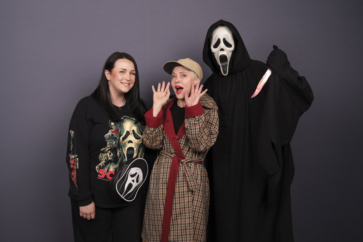 ScreamGhost2's tweet photo. @rosemcgowan 👻🔪 #scream8 https://t.co/5cAv13REe8
