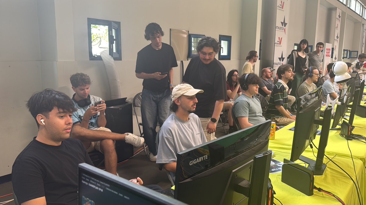 AssoLifeUp's tweet photo. J-2 | Nos amis de chez @frenchy_karts sont en live au KOF à Eaubonne, en live sur https://t.co/hUNuwcFduN
Au programme : le FFA ! #MarioKart #KingsOfFields https://t.co/4byOHfWw5l