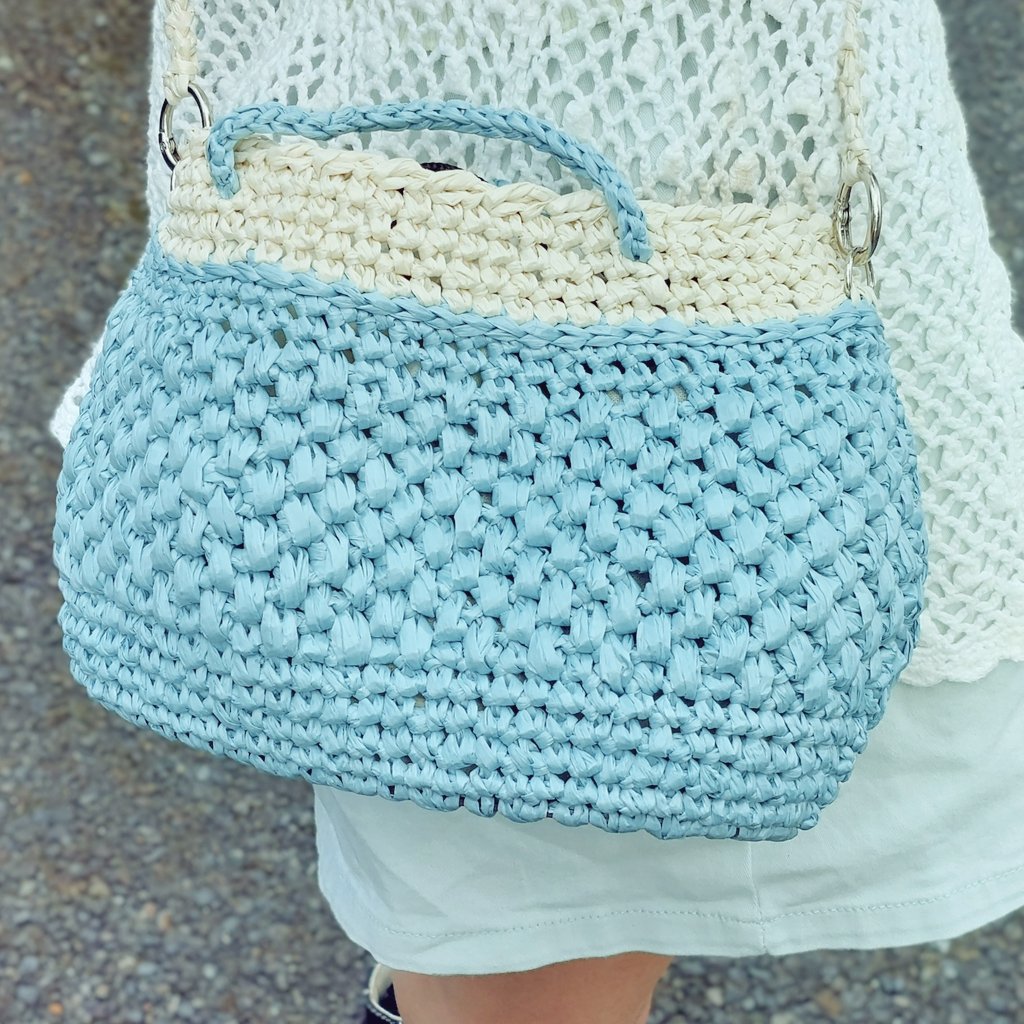 yosy1027's tweet photo. こっちは普段使い用に娘に編んだショルダーバッグ🧶
糸が硬くて手が痛くて大変だった🥹 https://t.co/3UIe8SabX1