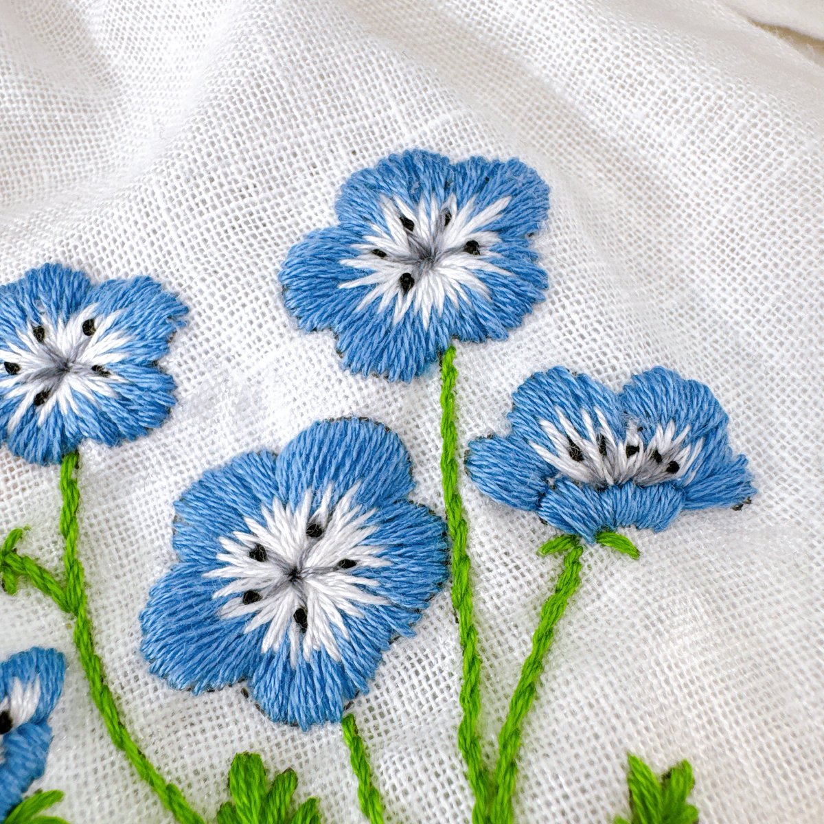 ネモフィラ　花刺繍入　マスク　ハンドメイド