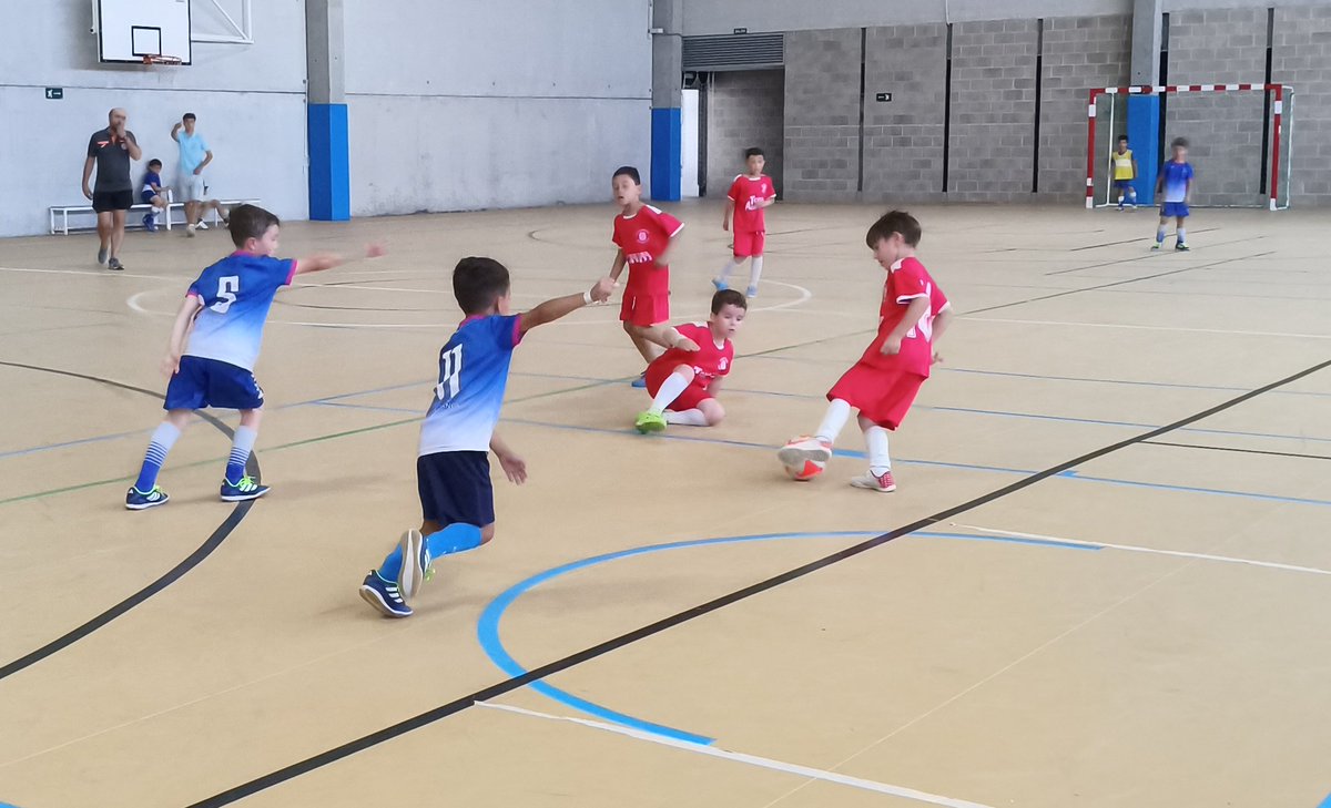 Asafusa's tweet photo. FUTBOL SALA PREBENJAMÍN
COPA B. Resultados.

SEMIFINAL 1
Futsal Castellanos 1–4 Maristas

SEMIFINAL 2
UD Villares 0–1 III Columnas Textiles B

TERCER Y CUARTO PUESTO
Futsal Castellanos 0-3 UD Villares

FINAL
Maristas 0-0 III Columnas Textiles B.
* A penaltus ganador III Columbas https://t.co/cSiYMWSsxe