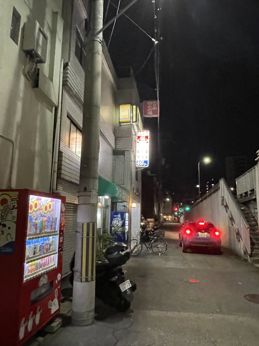 jctian's tweet photo. 最後一晚終於去了金比羅溫泉, 人家說的都是真的，真的嘆為觀止。
可惜我無法在那邊受歡迎⋯
場面有些香辣刺激，看得我雞雞已經立起來了也無人問津⋯
自信心受打擊
話說，我走出來時和圖片裡的車子擦肩而過，車子停在門口好一陣子，兩位男生是不是不敢進去？ https://t.co/u2L0Jx4mRo