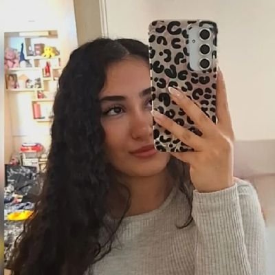 ya3er_ap's tweet photo. غزاله باقرپور داخل ایران با خط سفید داره وطن فروشی می‌کنه؛ ریت نزنید، نزارید دیده بشه براش بد میشه :)
#مزدور_داخلی https://t.co/aDeRF1dLVY