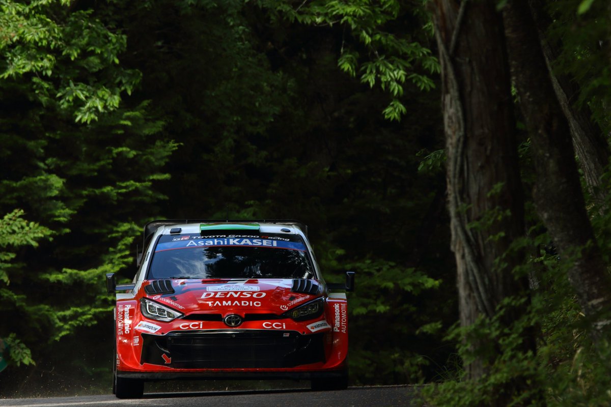 0930Snowblack's tweet photo. WRC Rally Japan稲武SSを観戦した写真を少しUPヽ(*＾ω＾*)ﾉ
4枚目は午後のSSで勝田選手がアウト側いっぱい使ってダストを巻き上げてるところです
まだまだダストが多く残ってる為、目視でもわかるくらい上がってました

#WRC
#RallyJapan
#稲武 https://t.co/Af5FZ1poTV