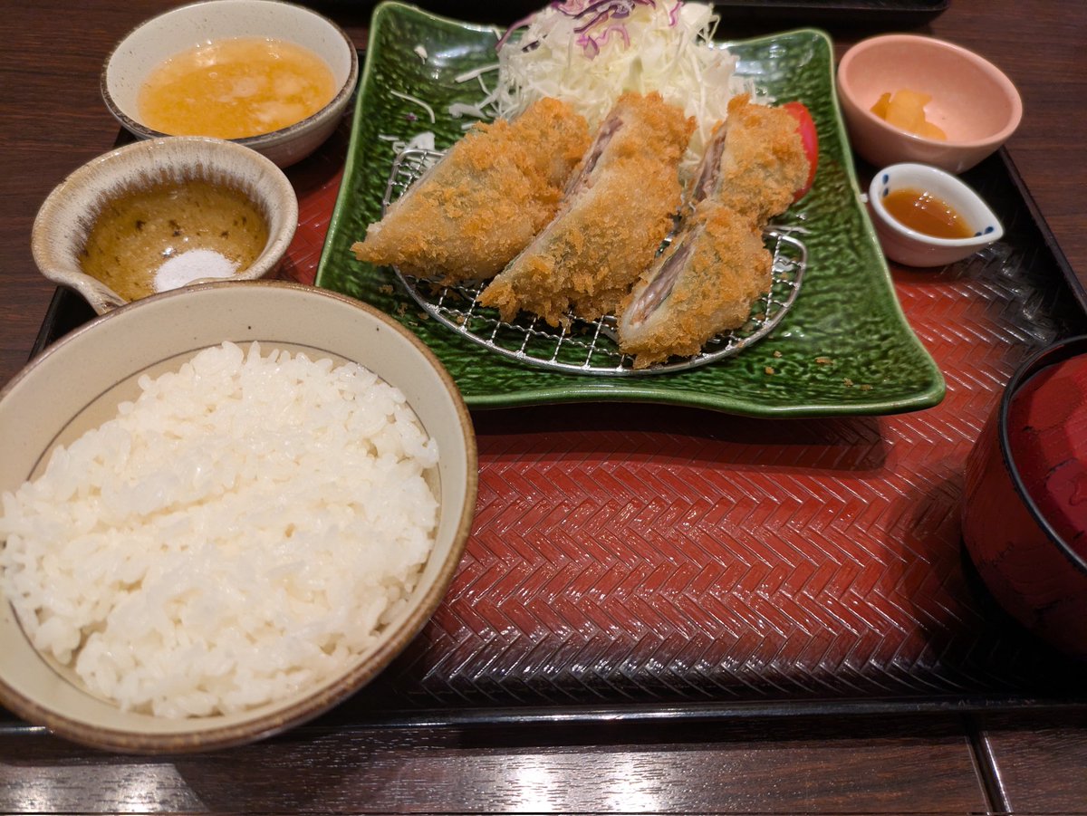 t_ume12's tweet photo. 鰹の梅はさみ揚げ
#大戸屋 https://t.co/fwmAuEFvur