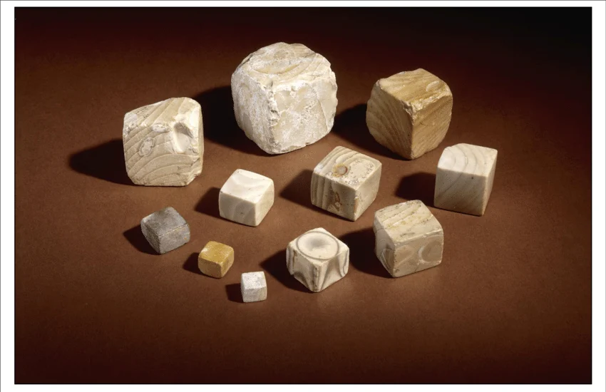 CliosChronicles's tweet photo. The people of the Saraswati Sindhu Civilization used a standard system of weights &amp; measures.

Excavated from Mohenjo daro, these chert &amp; agate weights were part of a standardised system used from Gujarat to Afghanistan.

A single economic system spanning 1.25 million sq km. https://t.co/ldzSh5DsDp