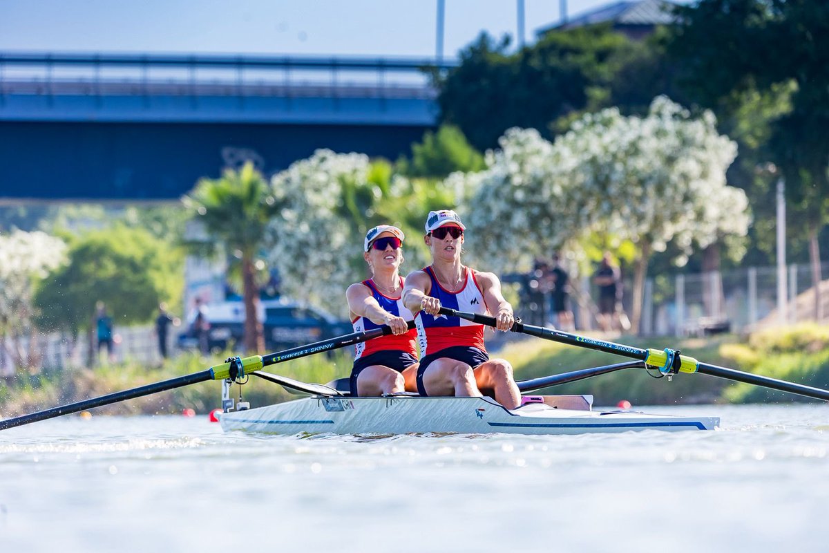 TeamChile_COCH's tweet photo. ¡BROOOOONCE! 🥉😍🚣

Las hermanas Antonia y Melita Abraham se quedaron con el bronce 🥉 en la Copa del Mundo de Sevilla 🇪🇸, tras una excelente regata en el dos sin timonel.

La dupla marcó un tiempo de 07:12.64 y solo fue superada por Francia 🇫🇷 (07:10.94) y República Checa 🇨🇿 (07:10.26).

Enorme arranque de año para las mellizas, demostrando que están entre las mejores del mundo 🌎😎.

¡SON GIGANTEEES! 😍😍😍

#VamosTeamChile 🇨🇱