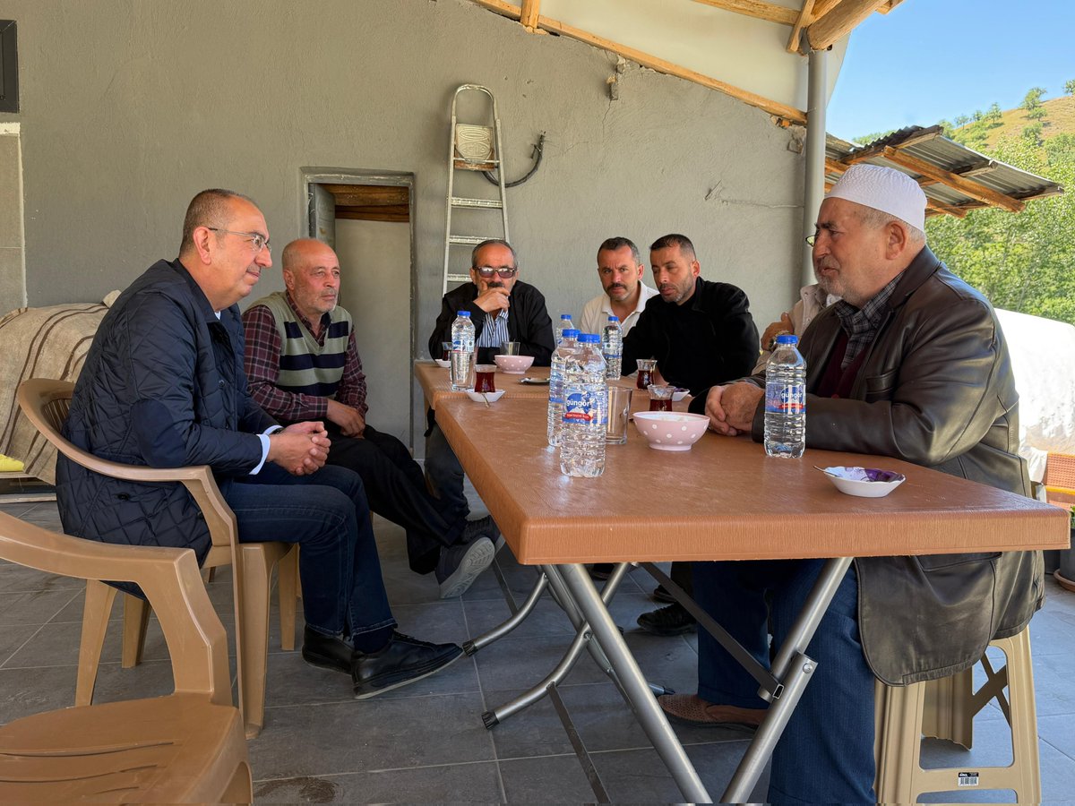 MustafaKavus's tweet photo. Mübarek Kurban Bayramı’nda hayatını kaybeden Çomaklar Mahalle Muhtarımız Kazım Çiçekli ağabeyin ailesine başsağlığı ziyaretinde bulunduk.

Mekanı cennet olsun inşallah. https://t.co/OEgOYmECcv