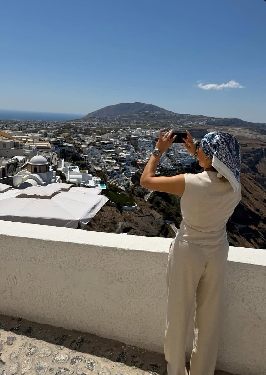 RegularMavi's tweet photo. Santorini Greece https://t.co/eOUc7UYOB0