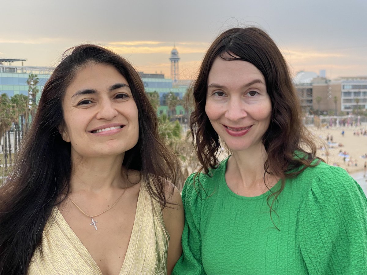 LolaGanzarolli's tweet photo. Thank you to my beautiful friend poetess Marika for our first poetry musical evening, which took place in Barcelona 28th May, details coming soon for our performances in London & Vienna ❤️❤️
#LolaGanzarolli #MariaKabanova #voice #mumsinmusic #mumsinart #London #Barcelona #music https://t.co/aGcBUQQdRk