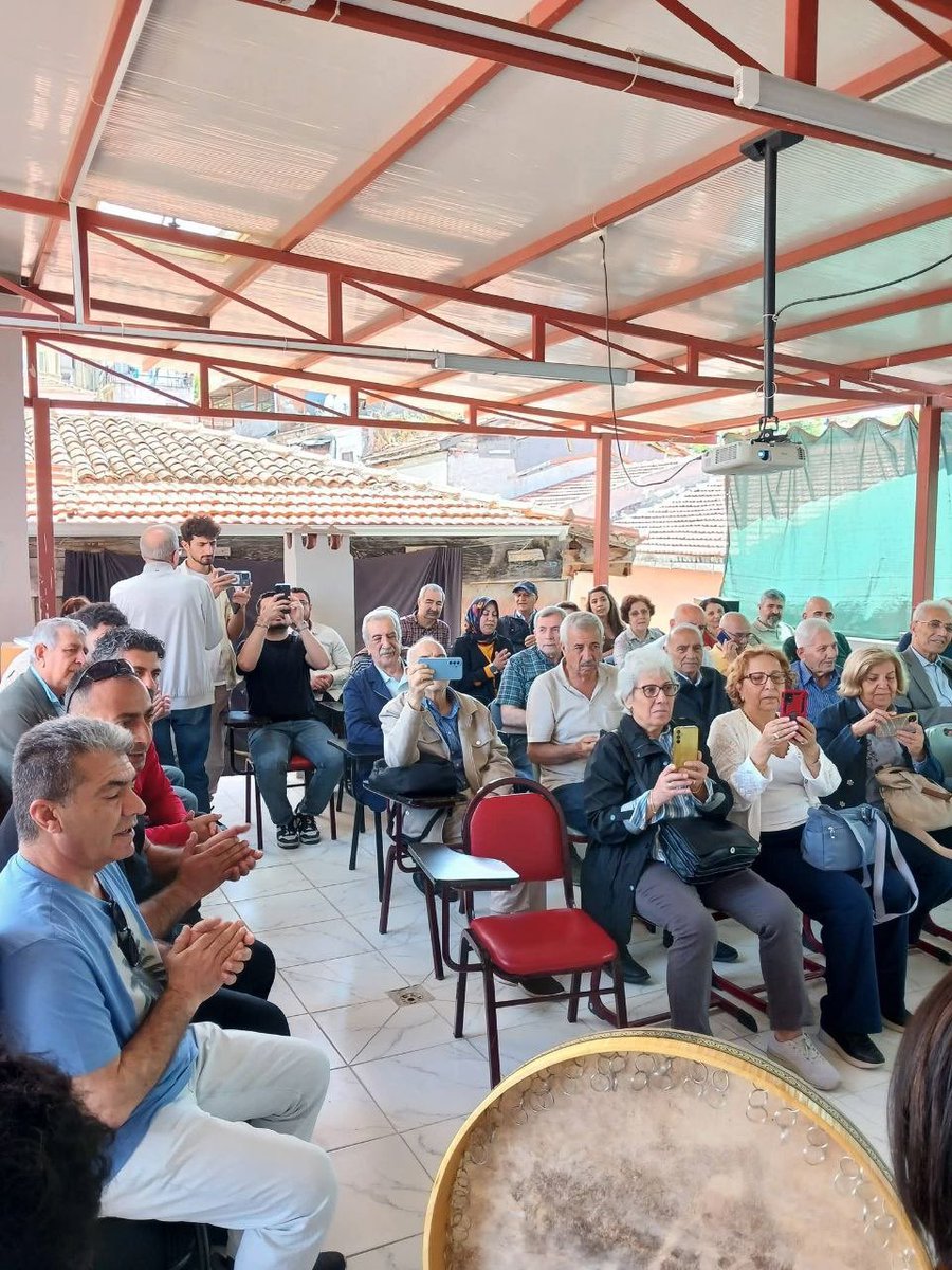 PCSturkce's tweet photo. 🔴VEJİN, PEL-KURD, PWK ve PSK İzmir'de Kürt dili üzerine birlikte bir program düzenledi!

#Kurd #Kürtçe #İzmir https://t.co/JmrugsQY8w
