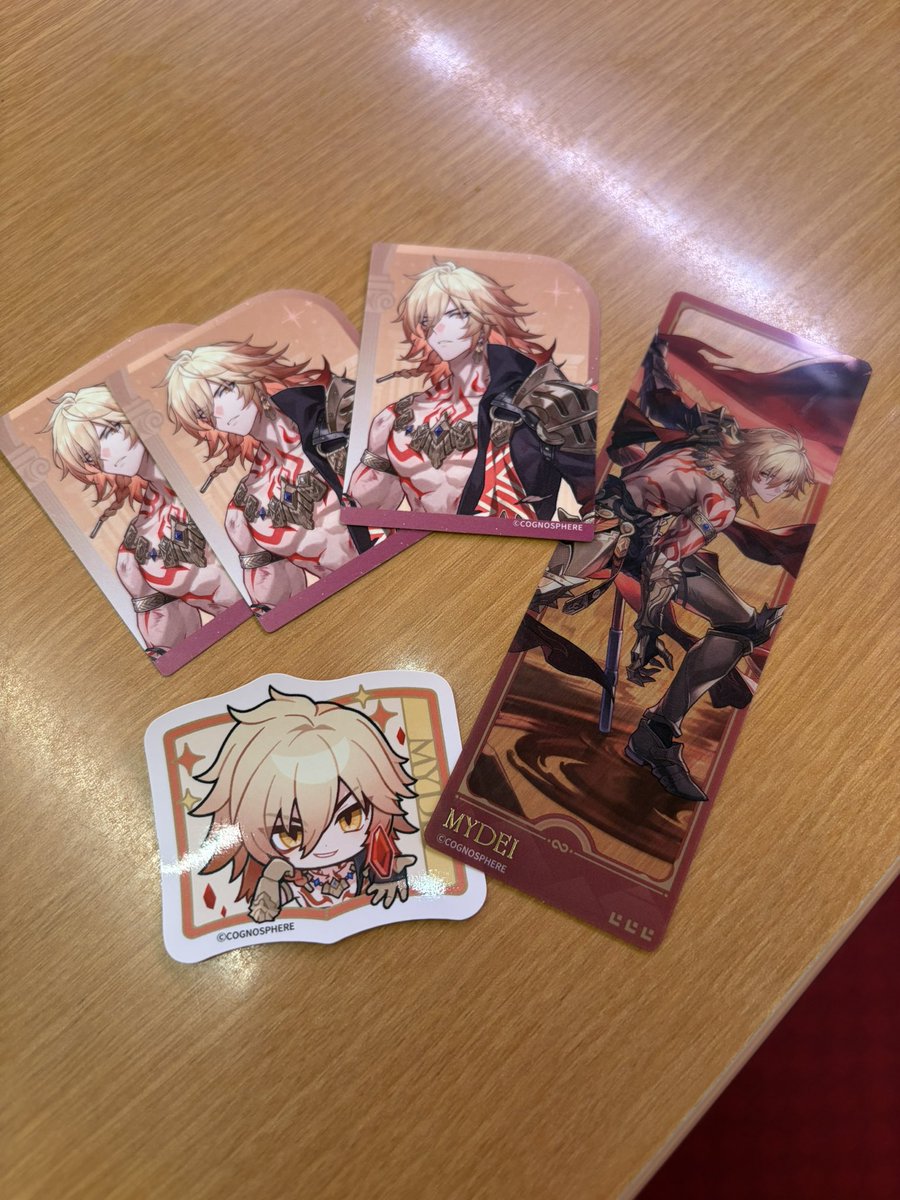 0505tomatomato's tweet photo. スシローのスターレイルコラボ
子供が女の子のキャラが可愛いと
頼んだ6皿のうち
クリアしおり1つを除いて
全部このキャラだった😂

しおりとステッカーは
見えない仕様だから運の問題だろうけど
ピック3枚はちょっとなあ… https://t.co/MEJ09rIzk6