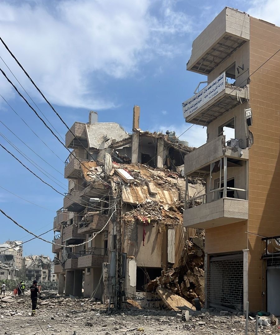 roqchams's tweet photo. Israeli attacks have continued across south Lebanon, with airstrikes targeting Marwaniyeh, Yater, Ghandourieh, Al-Shariqiyah, Kfar Tebnit, Shoukine, Nabatieh al-Fawqa, and Yohmor al-Shaqif. 

In Deir al-Zahrani, Israeli warplanes bombed a residential neighbourhood at dawn, with local reports indicating a massacre of at least 20 people.

Earlier today there was also an airstrike in the vicinity of Hiram Hospital in Tyre.

Israeli attacks are still ongoing.