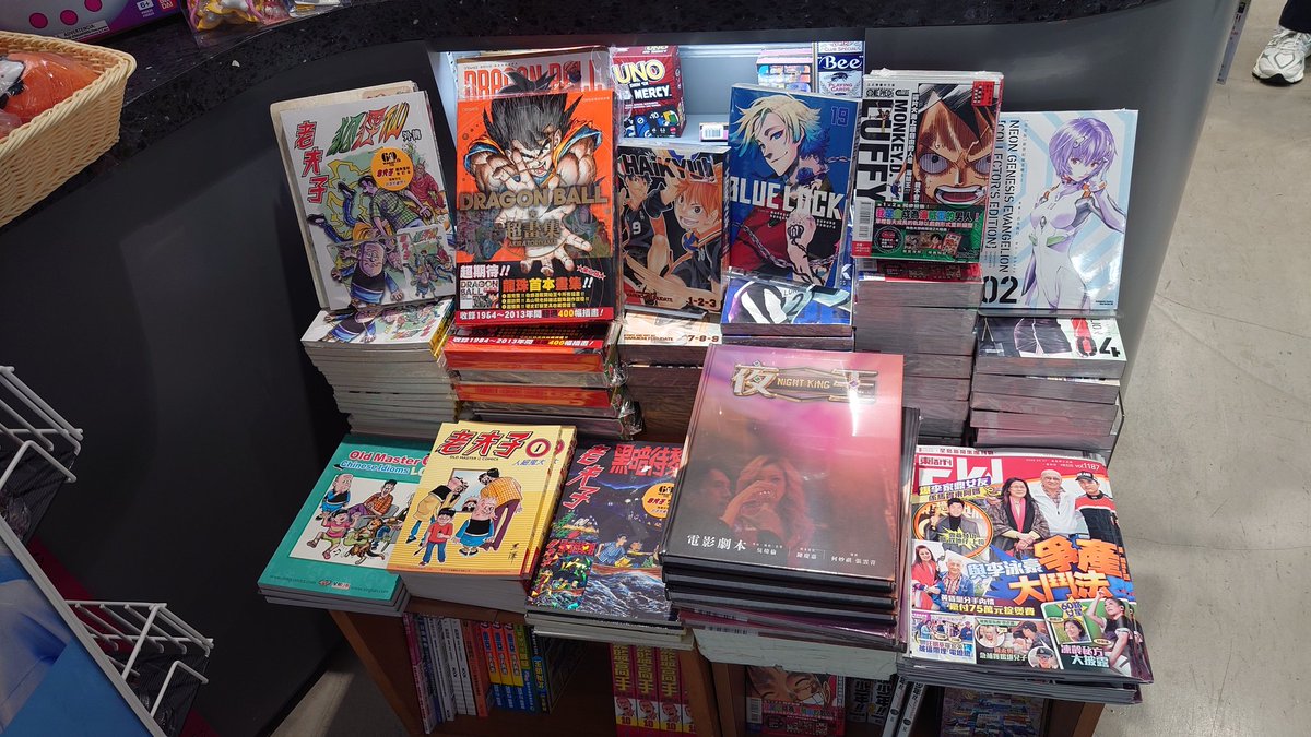 pkpmandom's tweet photo. 香港の本屋さん https://t.co/garHmmt1S2
