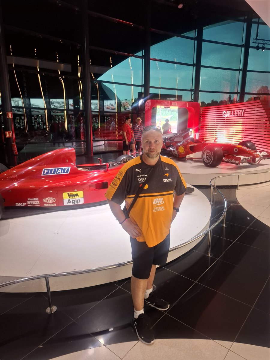 yanbsims's tweet photo. What best to wear while at ferrariland @Portaventura_ES 🏁 @LandoNorris @OscarPiastri @ZBrownCEO @McLarenF1 https://t.co/H6ED2JlCmp