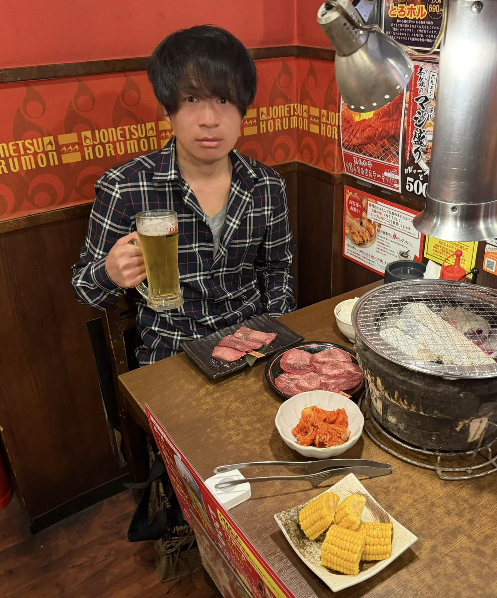 atu0624's tweet photo. カラオケ後のリフレッシュに数年ぶりの情熱ホルモン！

最近は暑日が続くから牛タンとビールでリフレッシュ🍺🍖

#情熱ホルモン  #焼肉 
#松本焼肉  #飯テロ
#動画編集 
 
@johoru_hikone https://t.co/Yvq9TNS4EF