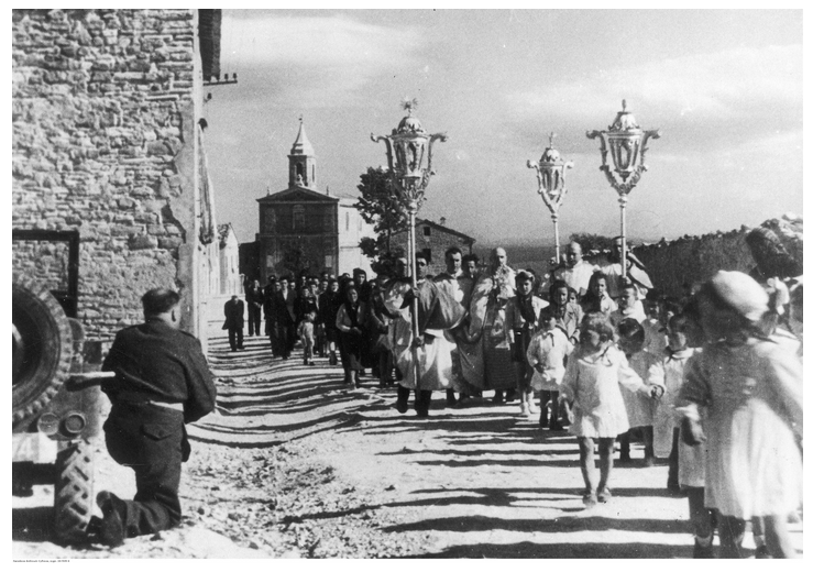 Jan34733995's tweet photo. Procesja z okazji Bożego Ciała w jednostkach Samodzielnej 2 Brygady Pancernej - Castenaso, dn. 31.05.1945 r.

#BozeCialo https://t.co/83GlTw0627