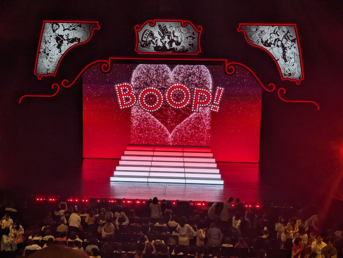feonman's tweet photo. BOOP観劇！
This is アメリカンエンターテイメント！って感じの楽しい舞台でした。
難易度高そうな細かい動きが多いのに、ザラッとやってるのがカッコいい。

原作知らないので細かいネタを拾い切れてない感はあり。
日本のキャラで同様のプロットの作品を作ったら、もっと入り込めるのかな？と妄想。 https://t.co/1Ys2MYZeAm