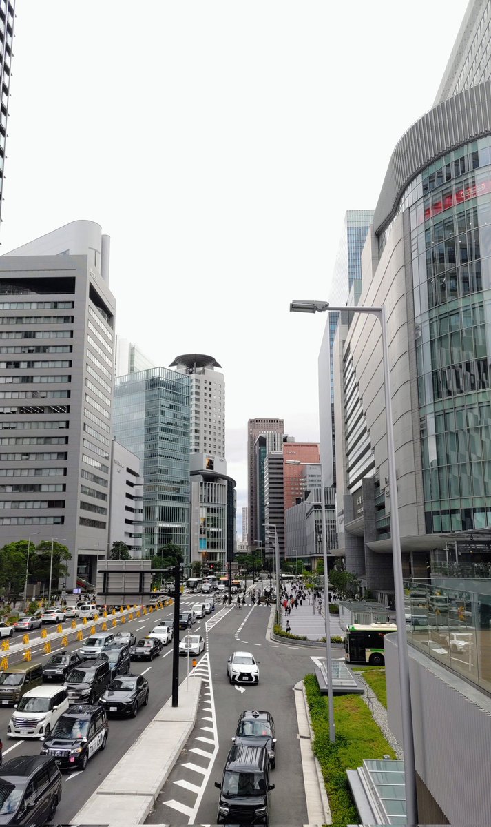 K_Morgen_stern's tweet photo. 2026年5月【振り返り】
5.23
東京からFASEさんがやって来た
久しぶりのストリート

この日は朝からも夕方からも
予定が入ってて
「どうする私💦」の状態

そして少しでも聴けたらと向かった
大阪駅中央南口

本当にちょっとだけ
素敵な歌声聴けた

♪虹/#FASE(ｵﾘｼﾞﾅﾙ)
♪春の歌/スピッツ(cover) https://t.co/ktD3gBjJlz