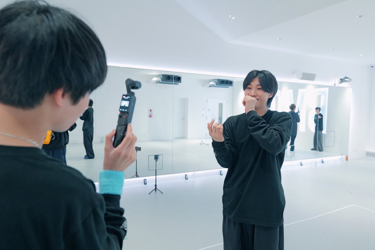 tryangle_bmsg's tweet photo. the TRYANGLE still⟁

HALがKANTAにインタビュー!?

Ep.4をTVerでもう一度▼
https://t.co/0YFB7Qol40

#トレトラ Ep.5は6月10日㊌ 25:04〜
いつもより10分遅れての放送です⚠️
@bmsg_trainee #BMSGTRAINEE https://t.co/CDIotibzuQ