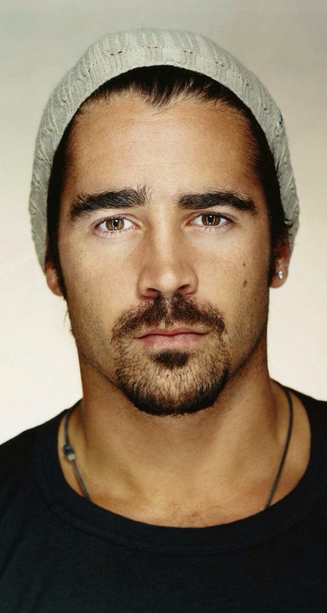 perezt70's tweet photo. Hoy cumple 50 años Colin Farrell. https://t.co/gjW9HME9QA