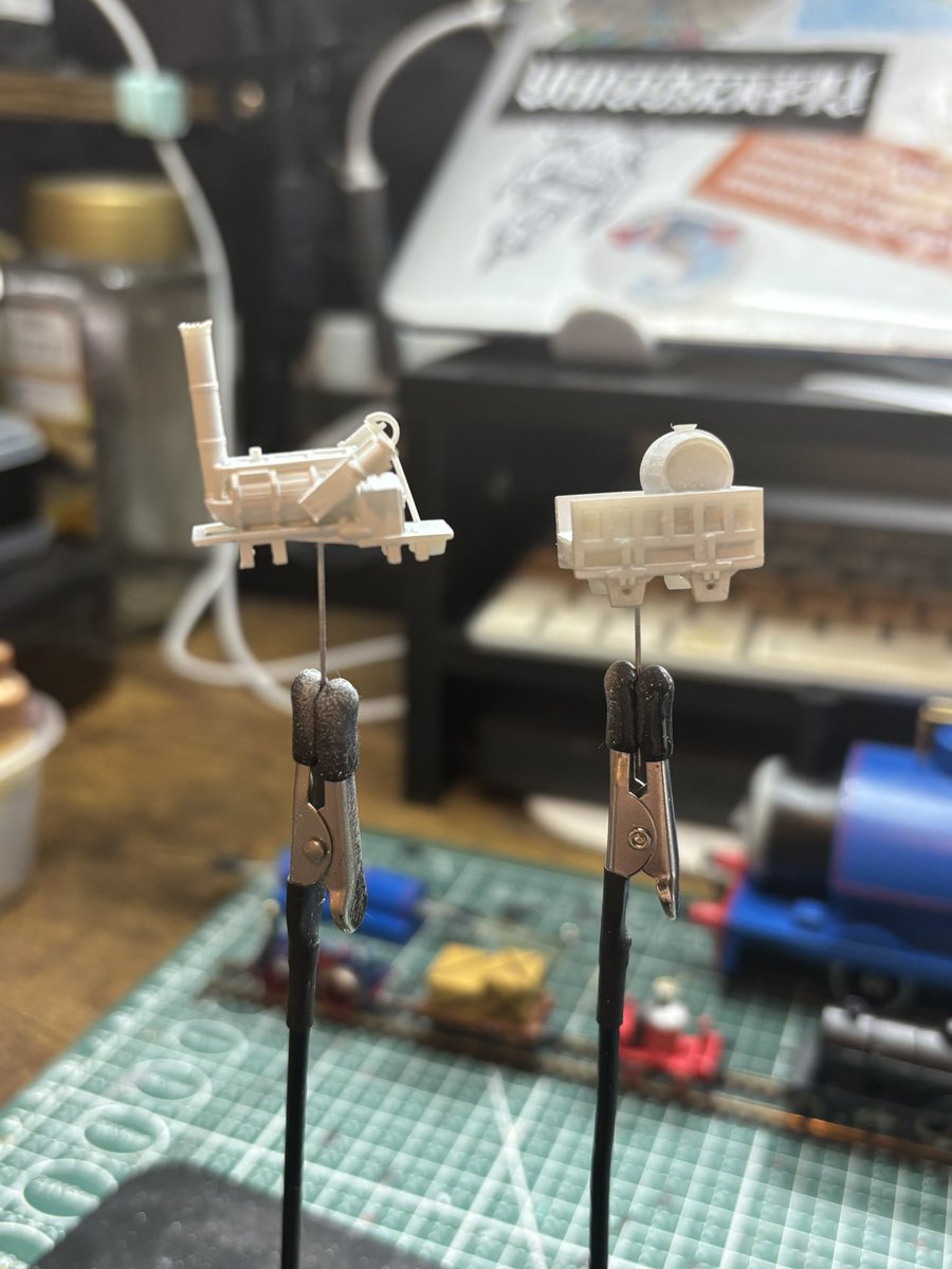 Fidosmodels's tweet photo. Update:- N gauge locomotive works:-
Glynn:- work is progressing well on his body work. 
Molly:- the railway has received the locomotive which will be turned into molly soon
Stephen:- has had his body primed ready to start the paint work soon. https://t.co/MilmKol9wF