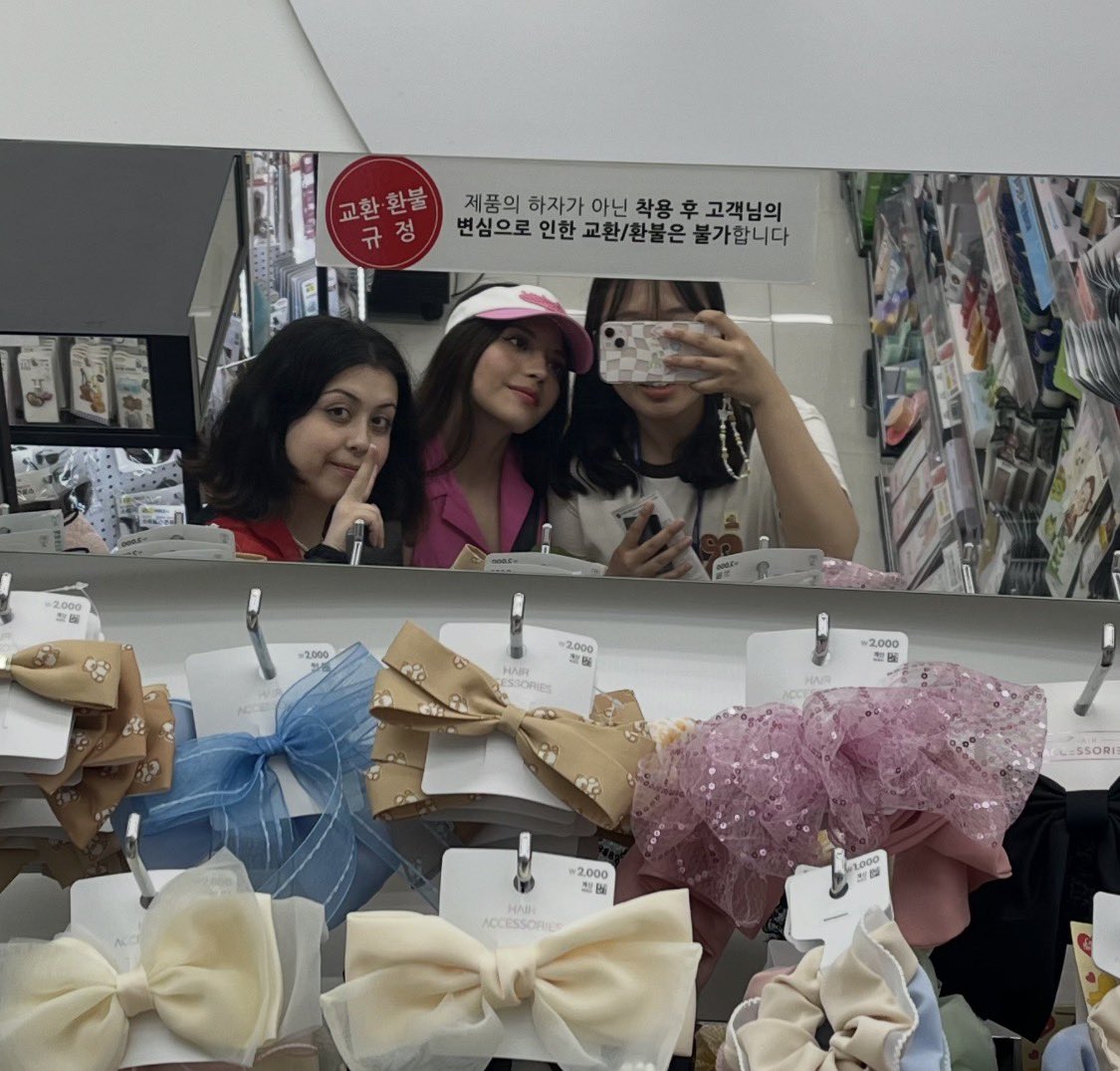 KamiKamRose's tweet photo. When I visited Korea in 2023. Ngl I had one of the best times in my life even though I could only have 3 hours of sleep every day. 🧍🏻‍♀️ https://t.co/rq0Neo7aNk