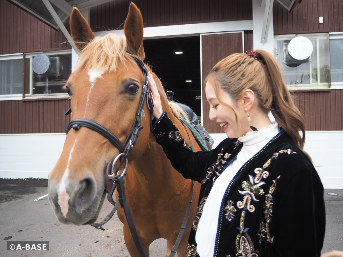 AyaHiranoStaff's tweet photo. 「平野綾 ファンツアー in 北海道」にご参加いただいた皆さま、ありがとうございました🐴⚾️🎤

A-BASEでは、ツアーの様子を収めたフォトギャラリーを公開しました✨
FC会員の皆さまはぜひご覧ください。

ご参加いただいた皆さま、改めてお疲れさまでした。
ご帰宅後も、フォトギャラリーとともに北海道での思い出を振り返っていただけたら嬉しいです✨

▼フォトギャラリーはこちら
https://t.co/LmDpG0Vm8r

#平野綾ローソントラベル北海道ツアー