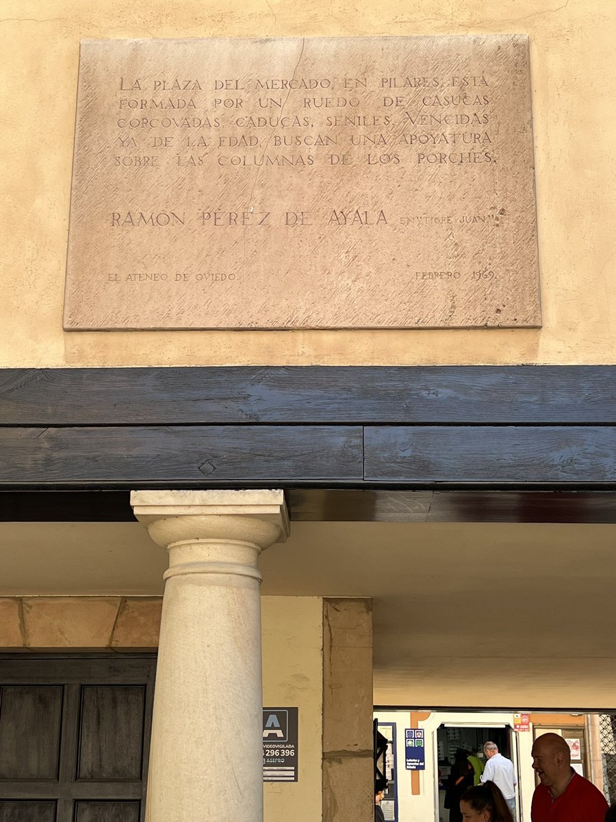 manbayona's tweet photo. Hoy #MiTecho es "la Plaza  del Mercado, en pilares, formada por un ruedo de casucas cordovadas, caducas, seniles. Vencidas ya de la edad" 
by Ramón Pérez de Ayala en "Tigre Juan".

Me dicen que es la plaza de mercado porticada fija más antigua de España. 
Viva #ElFontan (1792) https://t.co/6inEtgCuKL