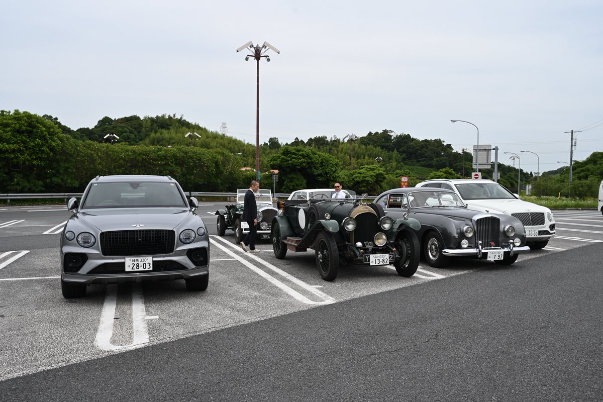 scr_mochi's tweet photo. 途中市原SAで休憩しつつ……
涌井さんの Old Mother Gun はさすがに積車移動だったので年式一番古いわたしが先導🫣
シフトダウンも完璧にこなせるようになったから楽しくて仕方ない。けど疲れる!笑
#BDCJ https://t.co/U8cQfynrQX