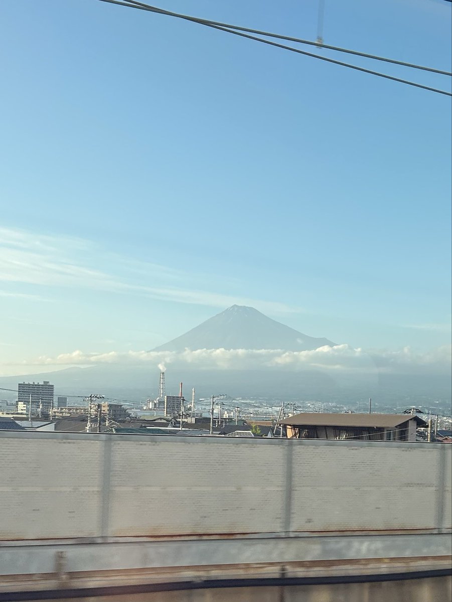 kamonegi708's tweet photo. 新幹線に乗ると必ず富士山を撮ってしまう https://t.co/BXx7i1TjH0