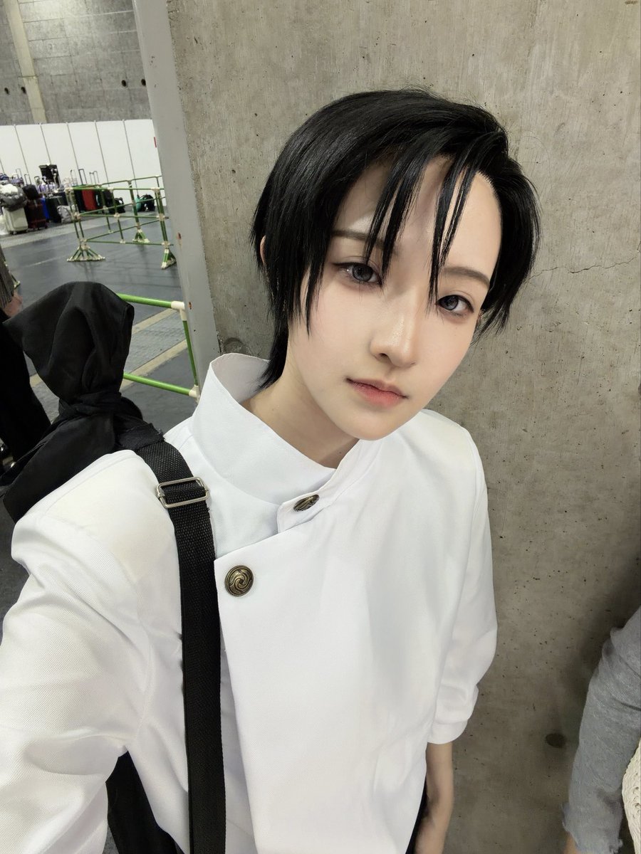 apo_13_no64's tweet photo. インテお疲れ様でした🔆
呪、乙骨さんした~~~🦴またまた2年ぶりのコスプレだったけど楽しかった~♩ https://t.co/PhsfZJgJpP