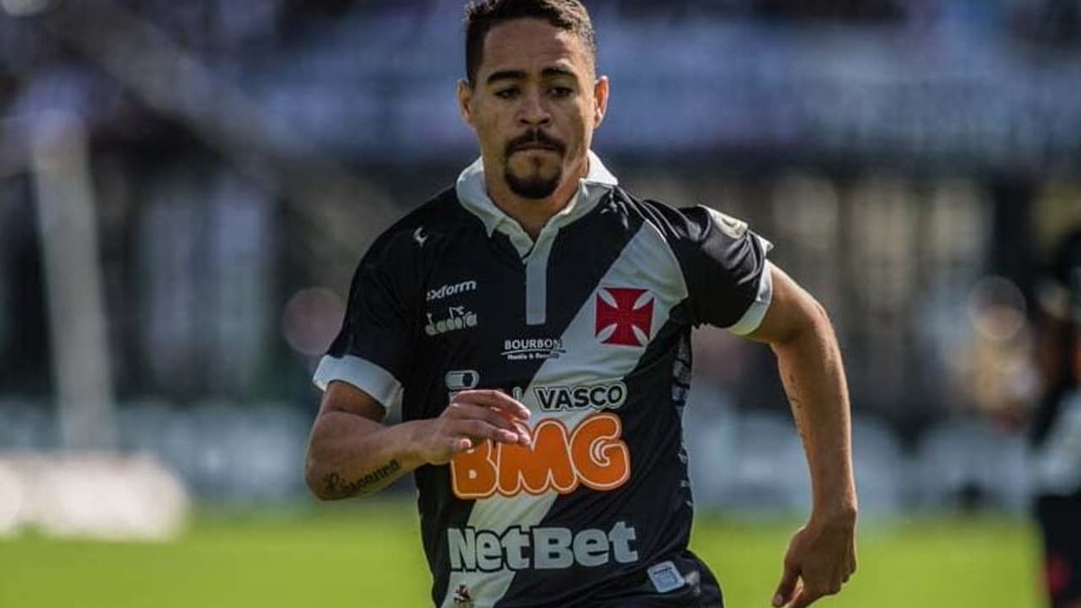 lance_vasco's tweet photo. Vasco 2 x 1 Atlético-MG no Brasileirão 2018; virada de Pikachu nos acréscimos https://t.co/XABW1235zT https://t.co/GiLvIfRFdm