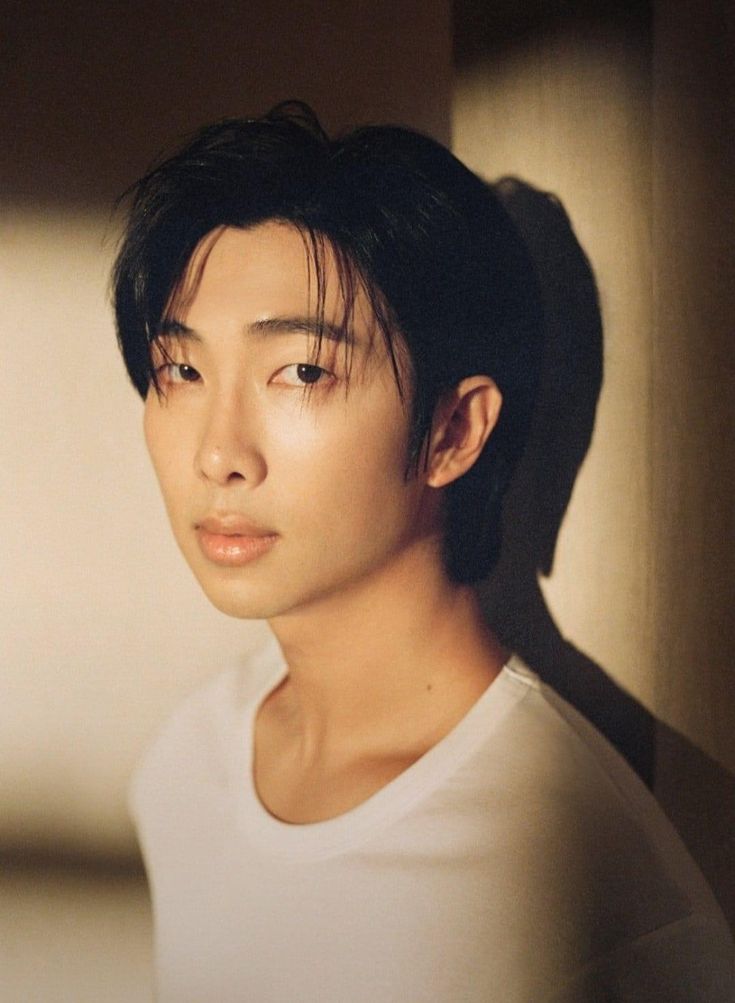Sofysticated9's tweet photo. Name: Kenji
Surname: Müller
Nationality: Japanese - German
Age: 27 yo (14 oct '99)
Occupation: skincare model Ship: 0/1

#krp #krp18 #krp21 #kpoprp #openrp #twtrp #btsgdr #btsrp #namjoonrp https://t.co/v6xWMTdlCI