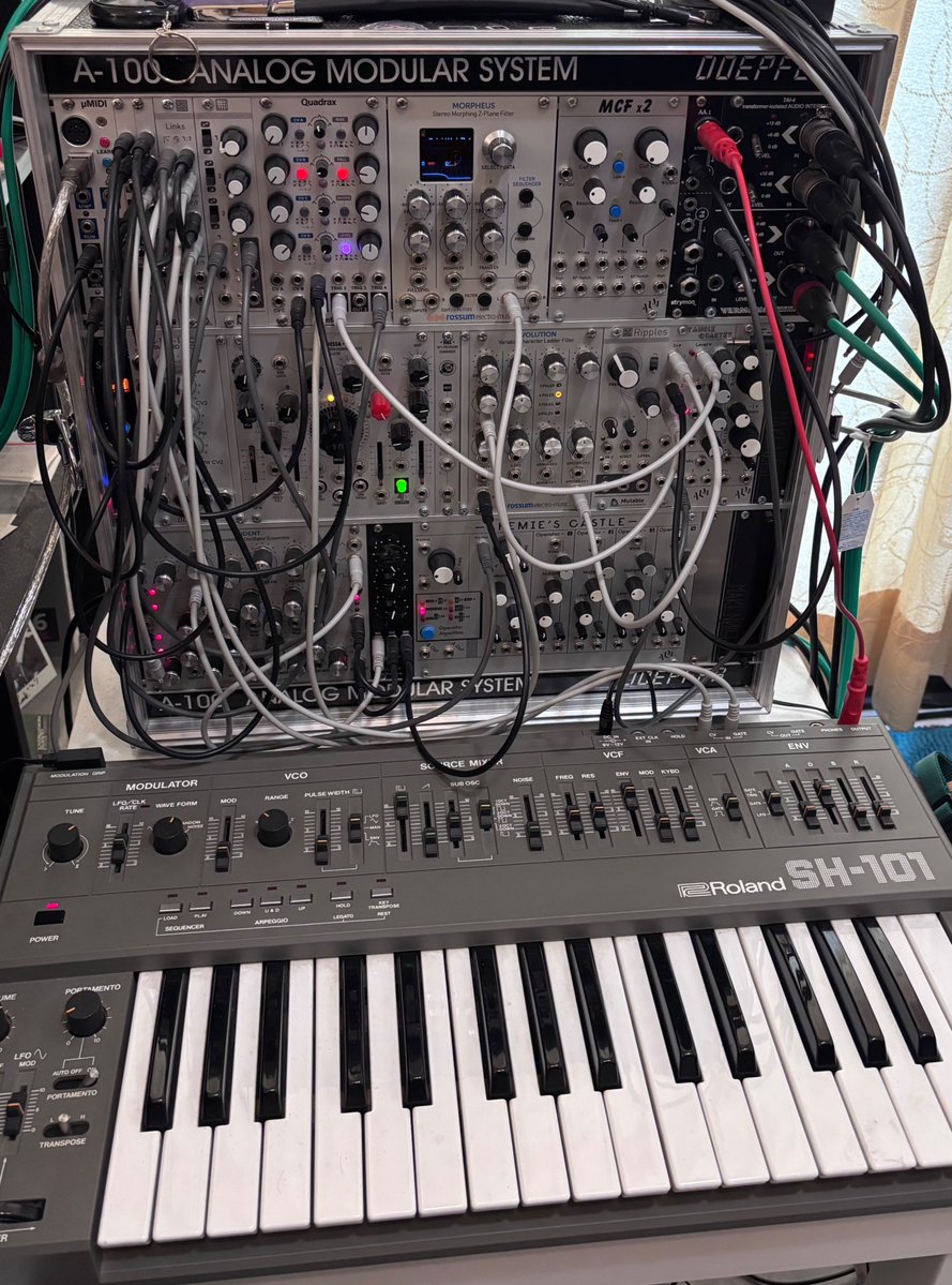 3R2's tweet photo. ここ数年でハード音源／アウトボードのほとんどを処分したので、残ったのはこれだけ https://t.co/GKdoEVMtxV