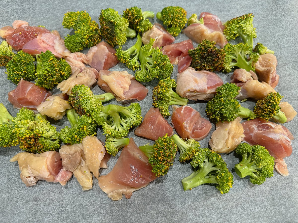 Ryutei_'s tweet photo. オーブンへ🔥🥦🐔 https://t.co/uwgalcUFMO